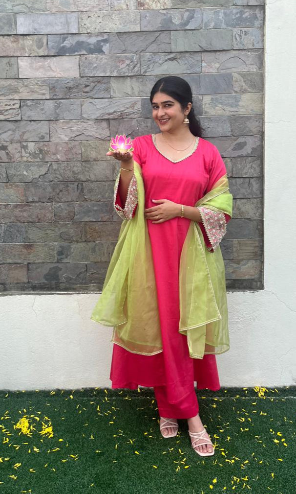 Suhani Gulabi Anarkali set