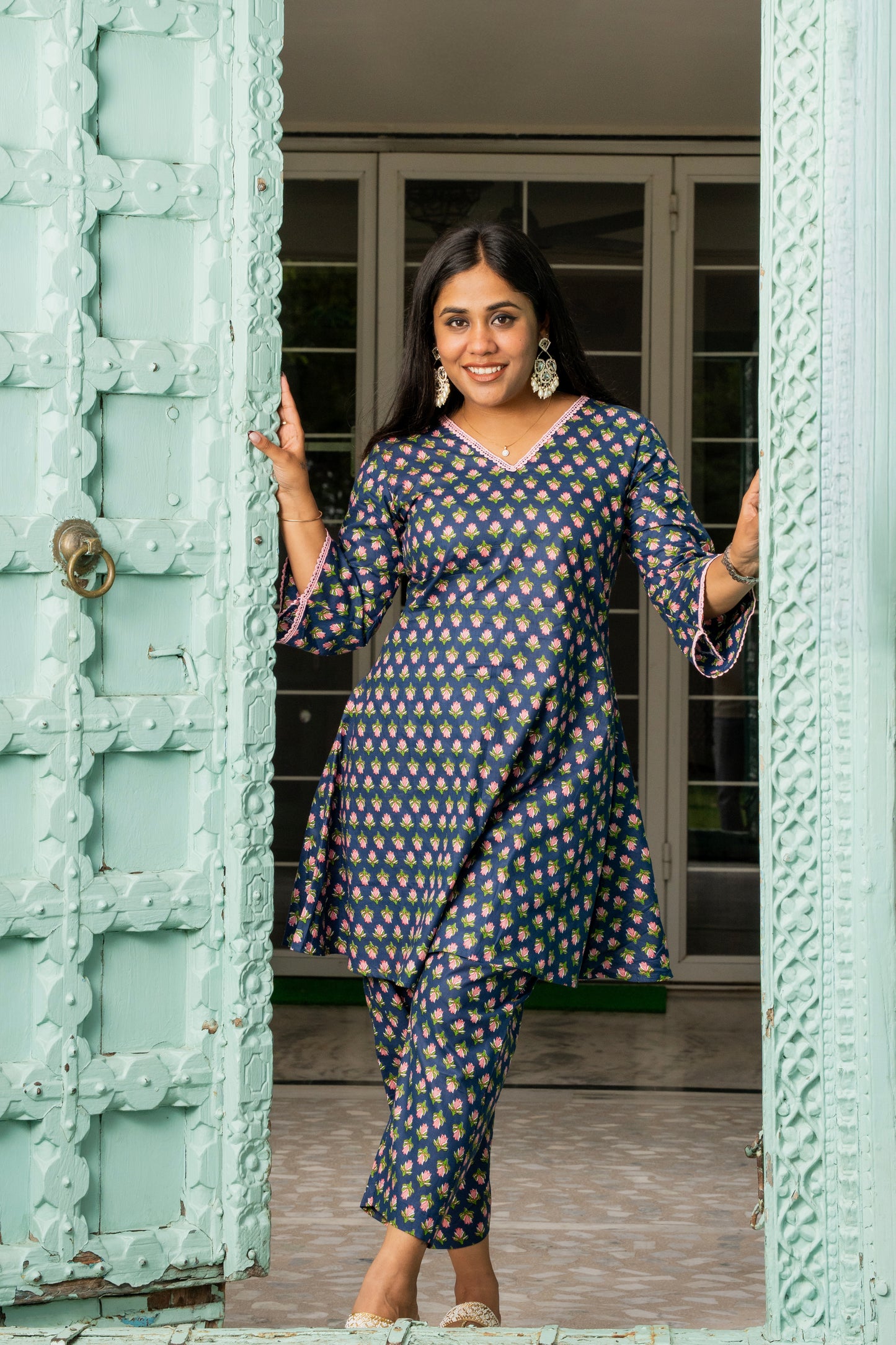 Suragani Neel-Tulip Set