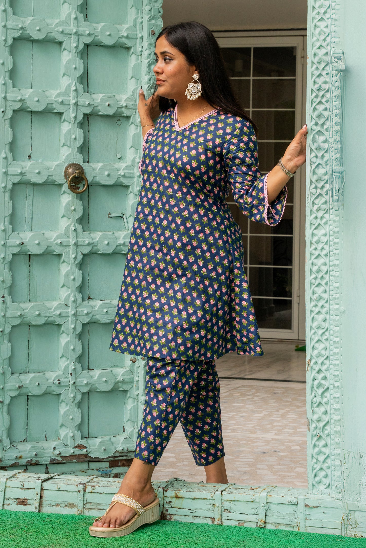 Suragani Neel-Tulip Set