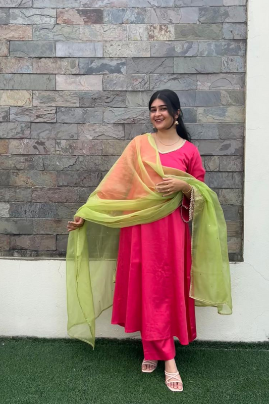 Suhani Gulabi Anarkali set